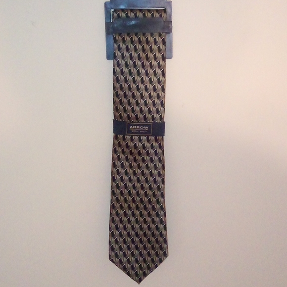 Brand New with Tags Arrow USA 1851 Taupe Style Tie - Picture 1 of 8